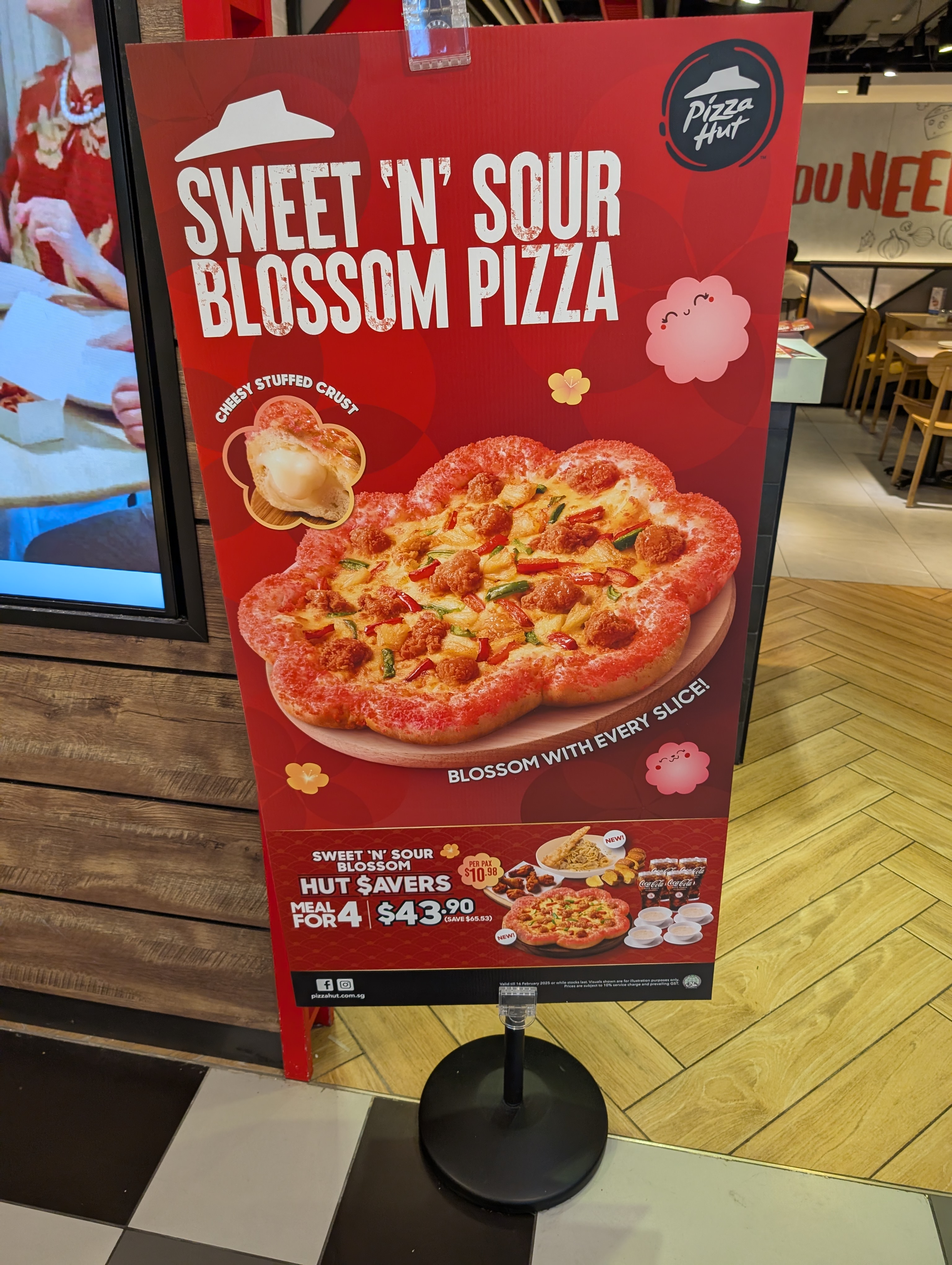 新加坡Pizza Hut：春节特选、本地经典，以及2025年的生存之战